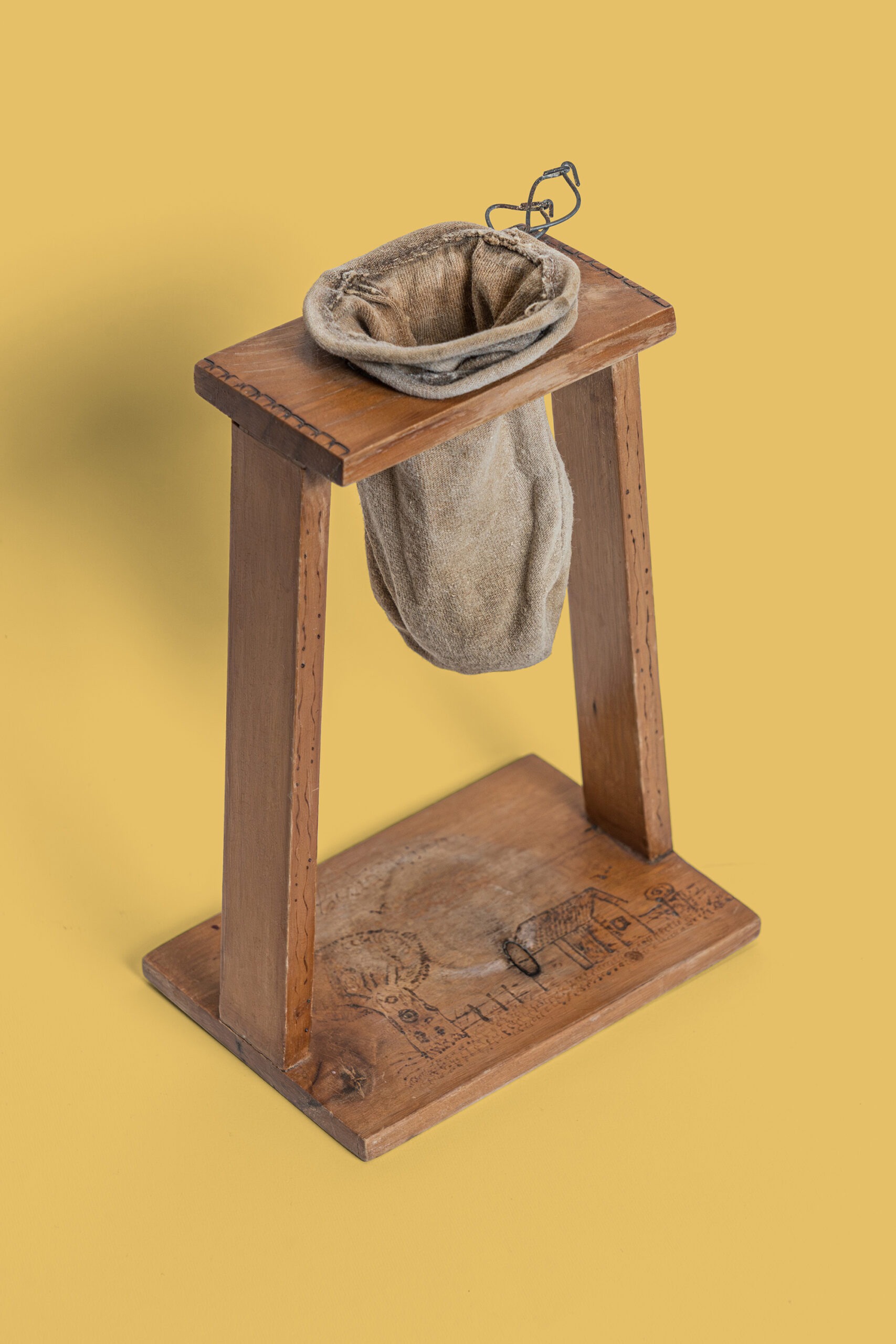 4. Máquina de café expresso para lares portugueses. De fabrico português, do século XX.